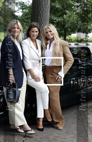 Laren 5 september 2024
Presentatie nieuwe Talkies met op de cover Leontine Ruiters  en Lonneke Nooteboom bij de Singer in Laren .