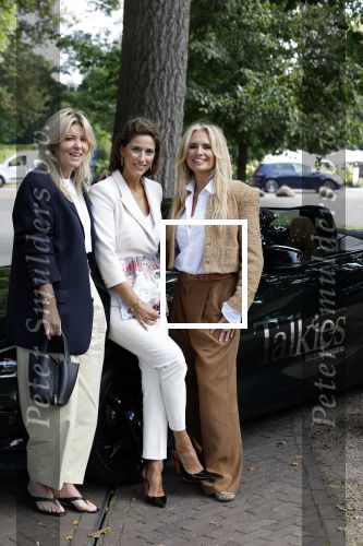 Laren 5 september 2024
Presentatie nieuwe Talkies met op de cover Leontine Ruiters  en Lonneke Nooteboom bij de Singer in Laren .