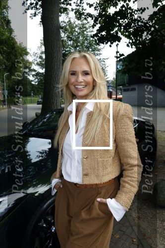 Laren 5 september 2024
Presentatie nieuwe Talkies met op de cover Leontine Ruiters  en Lonneke Nooteboom bij de Singer in Laren .
