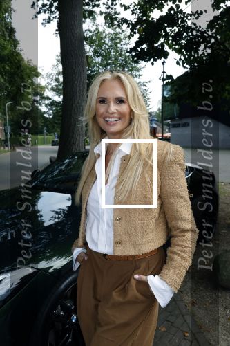 Laren 5 september 2024
Presentatie nieuwe Talkies met op de cover Leontine Ruiters  en Lonneke Nooteboom bij de Singer in Laren .