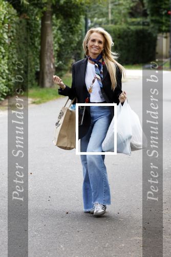 Huizen 14 september 2024
Marco Borsato Leontine Ruiters Jada Borsato Luca Borsato vieren de 23e verjaardag van Senna Borsato bij Leontine in de tuin van haar huis . Obi Ruiters waakt