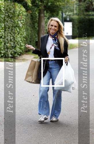 Huizen 14 september 2024
Marco Borsato Leontine Ruiters Jada Borsato Luca Borsato vieren de 23e verjaardag van Senna Borsato bij Leontine in de tuin van haar huis . Obi Ruiters waakt