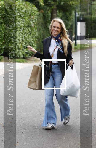 Huizen 14 september 2024
Marco Borsato Leontine Ruiters Jada Borsato Luca Borsato vieren de 23e verjaardag van Senna Borsato bij Leontine in de tuin van haar huis . Obi Ruiters waakt