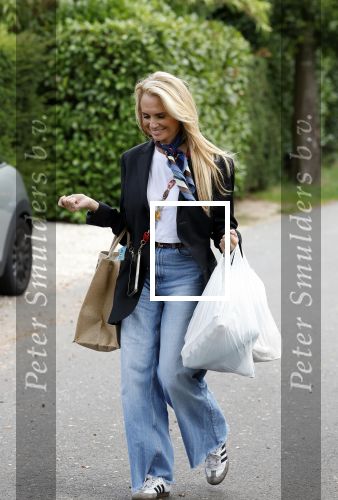 Huizen 14 september 2024
Marco Borsato Leontine Ruiters Jada Borsato Luca Borsato vieren de 23e verjaardag van Senna Borsato bij Leontine in de tuin van haar huis . Obi Ruiters waakt