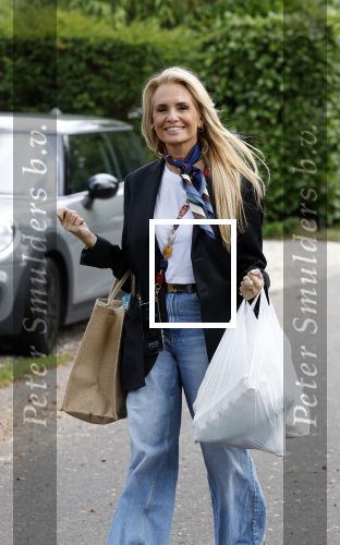 Huizen 14 september 2024
Marco Borsato Leontine Ruiters Jada Borsato Luca Borsato vieren de 23e verjaardag van Senna Borsato bij Leontine in de tuin van haar huis . Obi Ruiters waakt