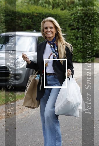 Huizen 14 september 2024
Marco Borsato Leontine Ruiters Jada Borsato Luca Borsato vieren de 23e verjaardag van Senna Borsato bij Leontine in de tuin van haar huis . Obi Ruiters waakt