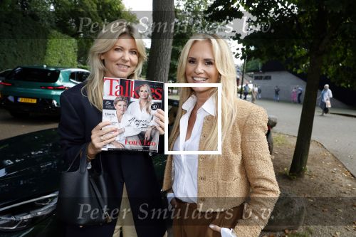 Laren 5 september 2024
Presentatie nieuwe Talkies met op de cover Leontine Ruiters  en Lonneke Nooteboom bij de Singer in Laren .
