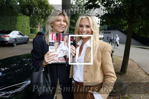Laren 5 september 2024
Presentatie nieuwe Talkies met op de cover Leontine Ruiters  en Lonneke Nooteboom bij de Singer in Laren .