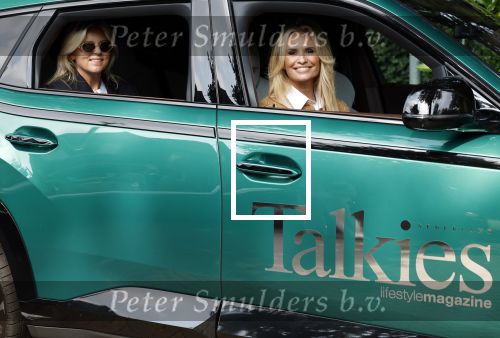 Laren 5 september 2024
Presentatie nieuwe Talkies met op de cover Leontine Ruiters  en Lonneke Nooteboom bij de Singer in Laren .