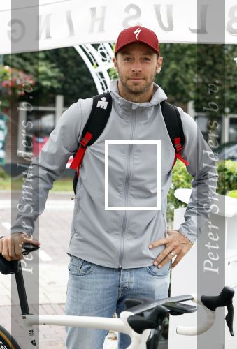 Blaricum 4 september 2024
Fietstocht met allemaal specialized S Works fietsen vanaf Blushing Blaricum van Gordon .
Oa doen mee , Winston Gerschtanowitz Louis Talpe Mark Tuitert Laurens ten Dam Roxane Knetemann Thomas v d Vlucht Johan Museeuw Thomas Dekker Ireen Wust Erben Wennemars  Joy Beune en haar partner Kjeld Nuis .