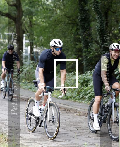 Blaricum 4 september 2024
Fietstocht met allemaal specialized S Works fietsen vanaf Blushing Blaricum van Gordon .
Oa doen mee , Winston Gerschtanowitz Louis Talpe Mark Tuitert Laurens ten Dam Roxane Knetemann Thomas v d Vlucht Johan Museeuw Thomas Dekker Ireen Wust Erben Wennemars  Joy Beune en haar partner Kjeld Nuis .