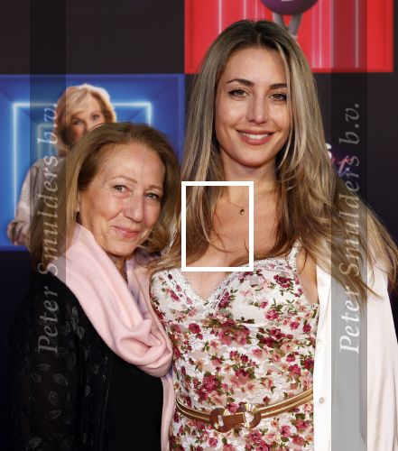 Den Bosch 28 september 2024
Premiere Rokjesdag in de Brabant hallen met in de cast oa Abbey Hoes, Leo Alkemade, Brigitte Heitzer, Lykele Muus, Bertrie Wierenga en Kiefer Zwart.Daarnaast zijn er onder meer rollen weggelegd voor Sinan Eroglu, Peter Bolhuis, Tineke Schouten, Patrick Martens en Maaike Martens. Mariella Klaassen v Oorschot met moeder en ..