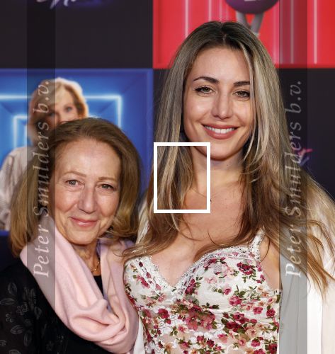 Den Bosch 28 september 2024
Premiere Rokjesdag in de Brabant hallen met in de cast oa Abbey Hoes, Leo Alkemade, Brigitte Heitzer, Lykele Muus, Bertrie Wierenga en Kiefer Zwart.Daarnaast zijn er onder meer rollen weggelegd voor Sinan Eroglu, Peter Bolhuis, Tineke Schouten, Patrick Martens en Maaike Martens. Mariella Klaassen v Oorschot met moeder en ..