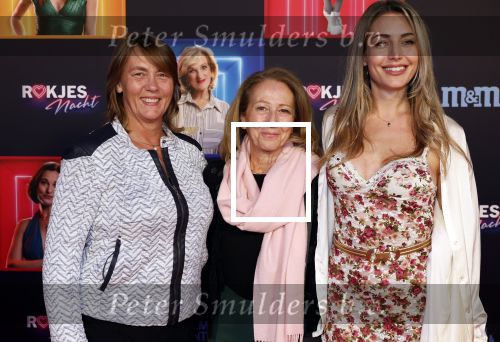 Den Bosch 28 september 2024
Premiere Rokjesdag in de Brabant hallen met in de cast oa Abbey Hoes, Leo Alkemade, Brigitte Heitzer, Lykele Muus, Bertrie Wierenga en Kiefer Zwart.Daarnaast zijn er onder meer rollen weggelegd voor Sinan Eroglu, Peter Bolhuis, Tineke Schouten, Patrick Martens en Maaike Martens. Mariella Klaassen v Oorschot met moeder en ..