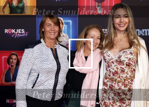 Den Bosch 28 september 2024
Premiere Rokjesdag in de Brabant hallen met in de cast oa Abbey Hoes, Leo Alkemade, Brigitte Heitzer, Lykele Muus, Bertrie Wierenga en Kiefer Zwart.Daarnaast zijn er onder meer rollen weggelegd voor Sinan Eroglu, Peter Bolhuis, Tineke Schouten, Patrick Martens en Maaike Martens. Mariella Klaassen v Oorschot met moeder en ..