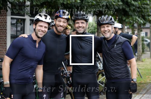 Blaricum 4 september 2024
Fietstocht met allemaal specialized S Works fietsen vanaf Blushing Blaricum van Gordon .
Oa doen mee , Winston Gerschtanowitz Louis Talpe Mark Tuitert Laurens ten Dam Roxane Knetemann Thomas v d Vlucht Johan Museeuw Thomas Dekker Ireen Wust Erben Wennemars  Joy Beune en haar partner Kjeld Nuis .