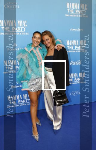 Rotterdam 27 september 2024
Premiere Mamma mia the party in  Schiecentrale. Moise Trustfull en een vriendin