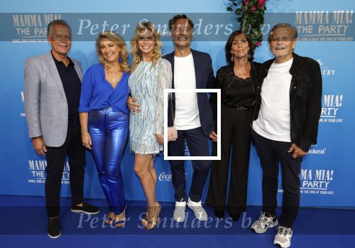 Rotterdam 27 september 2024
Premiere Mamma mia the party in  Schiecentrale.  Nicolette v Dam met Bas Smit de Ouders van Bas Smit en de ouders van Nicolette v Dam