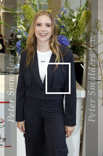 Amsterdam 3 september 2024
Opening van de Amsterdam Fashion Week AFW met een catwalk voor de Linda Foundation.
O.A. liepen mee , Worthy de Jong Winonah de Jong Dyantha Brooks Anouk Smulders Fockeline Ouwerkerk Dyanne Beekman Irene v d Laar Carolien Spoor Victoria Koblenko Zineb Fallouk Quinty Trustfull Tanja Jess Susan Visser IOris v Lunenberg Lauren Verster Marlijn Werdenburg Dani Bles Isa Hoes Anita Witzier Merel Westrik Hilmar Mulder Imanuelle Grives Vivian Slingerland (met dochter) en Hadewich Minis. Noa Vahle was aanwezig namens de Linda Foundation.