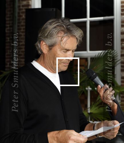 Naarden 25 september 2024
Presentatie bank Jan des Bouvrie (door kunstenaar Job Smeets) bij het arsenaal . Piet Boon