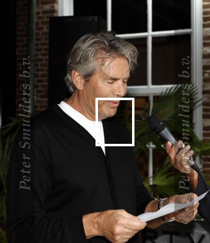 Naarden 25 september 2024
Presentatie bank Jan des Bouvrie (door kunstenaar Job Smeets) bij het arsenaal . Piet Boon