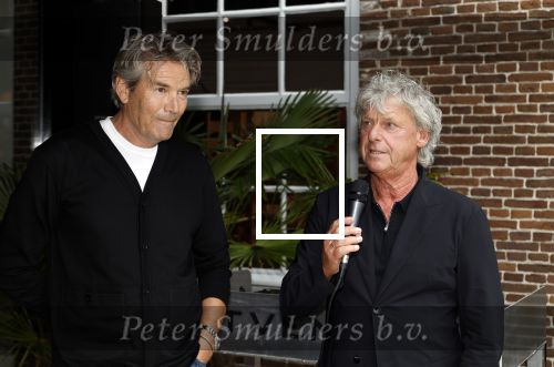 Naarden 25 september 2024
Presentatie bank Jan des Bouvrie (door kunstenaar Job Smeets) bij het arsenaal . Bennie Garcia en Piet Boon