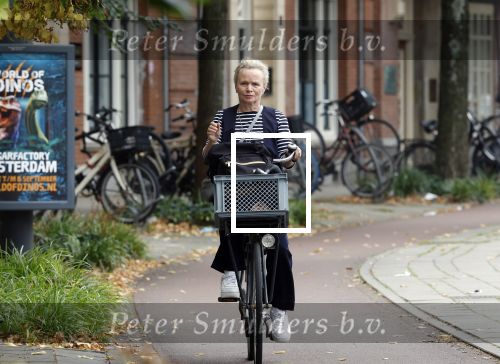 Amsterdam 3 september 2024
Renee Soutendijk aan het winkelen en op de fiets in Amsterdam zuid.