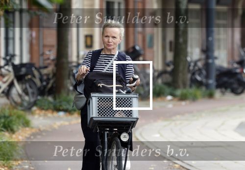 Amsterdam 3 september 2024
Renee Soutendijk aan het winkelen en op de fiets in Amsterdam zuid.
