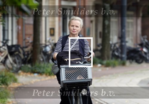 Amsterdam 3 september 2024
Renee Soutendijk aan het winkelen en op de fiets in Amsterdam zuid.
