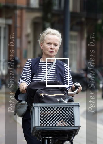 Amsterdam 3 september 2024
Renee Soutendijk aan het winkelen en op de fiets in Amsterdam zuid.