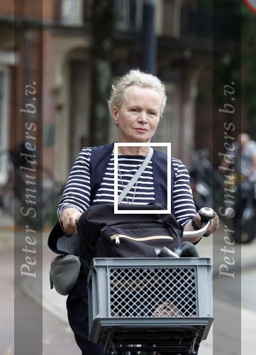 Amsterdam 3 september 2024
Renee Soutendijk aan het winkelen en op de fiets in Amsterdam zuid.