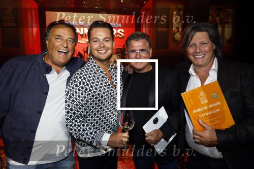 Tilburg 30 september 2024
Uitreiking Buma Prijzen bij 013 in Tilburg . Robert v Hemert met Bram Koning Wolter Kroes en Edwin v Hoevelaak