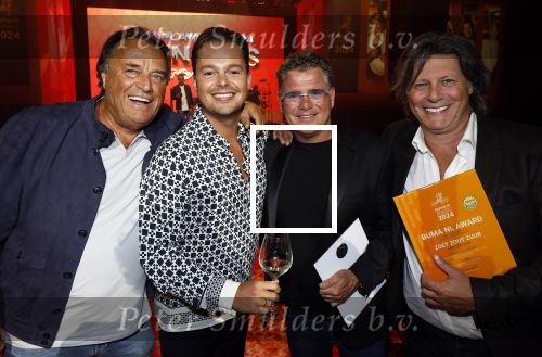 Tilburg 30 september 2024
Uitreiking Buma Prijzen bij 013 in Tilburg . Robert v Hemert met Bram Koning Wolter Kroes en Edwin v Hoevelaak