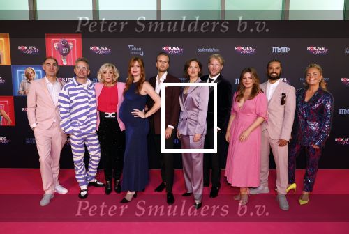 Den Bosch 28 september 2024
Premiere Rokjesdag in de Brabant hallen met in de cast oa Abbey Hoes, Leo Alkemade, Brigitte Heitzer, Lykele Muus, Bertrie Wierenga en Kiefer Zwart.Daarnaast zijn er onder meer rollen weggelegd voor Sinan Eroglu, Peter Bolhuis, Tineke Schouten, Patrick Martens en Maaike Martens.