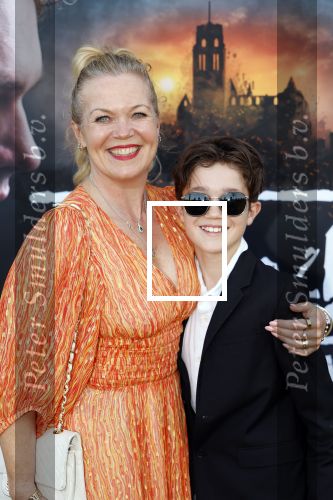 Barneveld 21 september 2024
Premiere Musical 40-45 . Roos Schlikker met haar zoon