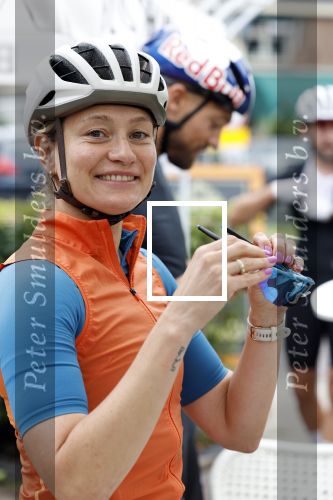 Blaricum 4 september 2024
Fietstocht met allemaal specialized S Works fietsen vanaf Blushing Blaricum van Gordon .
Oa doen mee , Winston Gerschtanowitz Louis Talpe Mark Tuitert Laurens ten Dam Roxane Knetemann Thomas v d Vlucht Johan Museeuw Thomas Dekker Ireen Wust Erben Wennemars  Joy Beune en haar partner Kjeld Nuis .