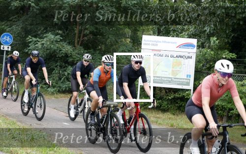Blaricum 4 september 2024
Fietstocht met allemaal specialized S Works fietsen vanaf Blushing Blaricum van Gordon .
Oa doen mee , Winston Gerschtanowitz Louis Talpe Mark Tuitert Laurens ten Dam Roxane Knetemann Thomas v d Vlucht Johan Museeuw Thomas Dekker Ireen Wust Erben Wennemars  Joy Beune en haar partner Kjeld Nuis .
Roxane Knetemann en Thom v Dulmen