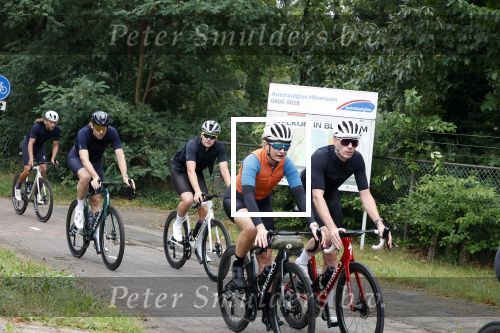 Blaricum 4 september 2024
Fietstocht met allemaal specialized S Works fietsen vanaf Blushing Blaricum van Gordon .
Oa doen mee , Winston Gerschtanowitz Louis Talpe Mark Tuitert Laurens ten Dam Roxane Knetemann Thomas v d Vlucht Johan Museeuw Thomas Dekker Ireen Wust Erben Wennemars  Joy Beune en haar partner Kjeld Nuis .
Roxane Knetemann en Thom v Dulmen
