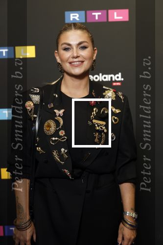 Schiphol 31 september 2024
Winterpresentatie RTL / Videoland in een tent achter Hotel v d Valk bij Schiphol . Roxeanne Hazes kwam met haar partner Erik Swennes