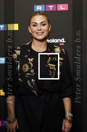 Schiphol 31 september 2024
Winterpresentatie RTL / Videoland in een tent achter Hotel v d Valk bij Schiphol . Roxeanne Hazes kwam met haar partner Erik Swennes
