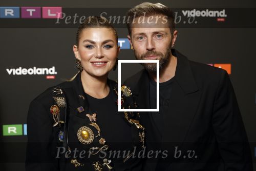 Schiphol 31 september 2024
Winterpresentatie RTL / Videoland in een tent achter Hotel v d Valk bij Schiphol . Roxeanne Hazes kwam met haar partner Erik Swennes