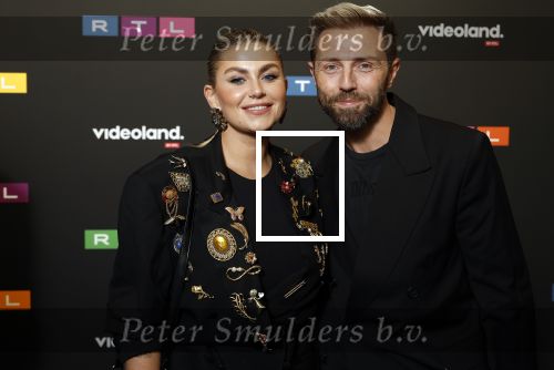 Schiphol 31 september 2024
Winterpresentatie RTL / Videoland in een tent achter Hotel v d Valk bij Schiphol . Roxeanne Hazes kwam met haar partner Erik Swennes