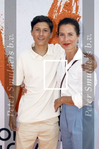 Katwijk 8 september 2024
Premiere Soldaat van Oranje in de Hangaar . Sandra Mattie met zoon