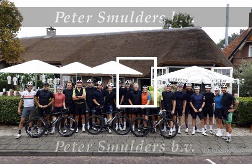 Blaricum 4 september 2024
Fietstocht met allemaal specialized S Works fietsen vanaf Blushing Blaricum van Gordon .
Oa doen mee , Winston Gerschtanowitz Louis Talpe Mark Tuitert Laurens ten Dam Roxane Knetemann Thomas v d Vlucht Johan Museeuw Thomas Dekker Ireen Wust Erben Wennemars  Joy Beune en haar partner Kjeld Nuis .
