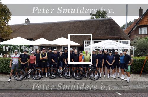 Blaricum 4 september 2024
Fietstocht met allemaal specialized S Works fietsen vanaf Blushing Blaricum van Gordon .
Oa doen mee , Winston Gerschtanowitz Louis Talpe Mark Tuitert Laurens ten Dam Roxane Knetemann Thomas v d Vlucht Johan Museeuw Thomas Dekker Ireen Wust Erben Wennemars  Joy Beune en haar partner Kjeld Nuis .
