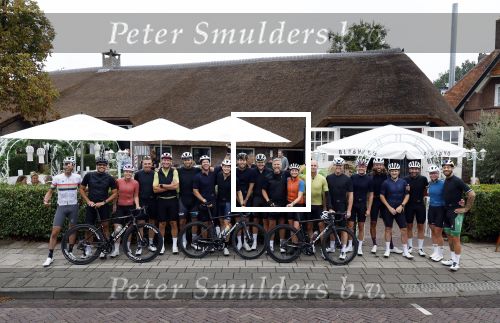 Blaricum 4 september 2024
Fietstocht met allemaal specialized S Works fietsen vanaf Blushing Blaricum van Gordon .
Oa doen mee , Winston Gerschtanowitz Louis Talpe Mark Tuitert Laurens ten Dam Roxane Knetemann Thomas v d Vlucht Johan Museeuw Thomas Dekker Ireen Wust Erben Wennemars  Joy Beune en haar partner Kjeld Nuis .