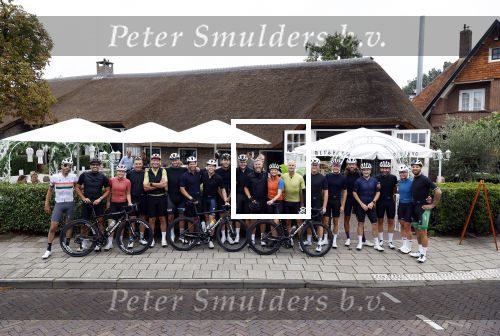 Blaricum 4 september 2024
Fietstocht met allemaal specialized S Works fietsen vanaf Blushing Blaricum van Gordon .
Oa doen mee , Winston Gerschtanowitz Louis Talpe Mark Tuitert Laurens ten Dam Roxane Knetemann Thomas v d Vlucht Johan Museeuw Thomas Dekker Ireen Wust Erben Wennemars  Joy Beune en haar partner Kjeld Nuis .