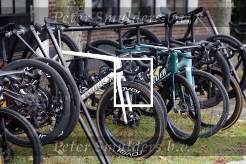 Blaricum 4 september 2024
Fietstocht met allemaal specialized S Works fietsen vanaf Blushing Blaricum van Gordon .
Oa doen mee , Winston Gerschtanowitz Louis Talpe Mark Tuitert Laurens ten Dam Roxane Knetemann Thomas v d Vlucht Johan Museeuw Thomas Dekker Ireen Wust Erben Wennemars  Joy Beune en haar partner Kjeld Nuis .