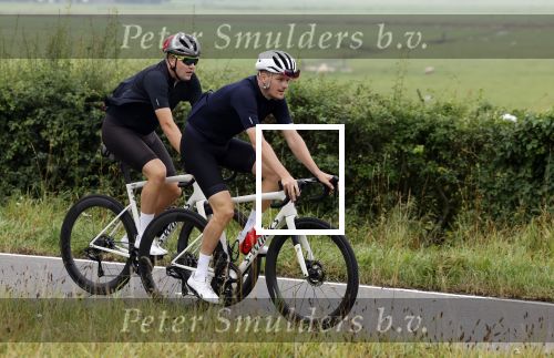 Blaricum 4 september 2024
Fietstocht met allemaal specialized S Works fietsen vanaf Blushing Blaricum van Gordon .
Oa doen mee , Winston Gerschtanowitz Louis Talpe Mark Tuitert Laurens ten Dam Roxane Knetemann Thomas v d Vlucht Johan Museeuw Thomas Dekker Ireen Wust Erben Wennemars  Joy Beune en haar partner Kjeld Nuis .