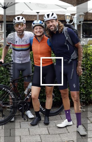 Blaricum 4 september 2024
Fietstocht met allemaal specialized S Works fietsen vanaf Blushing Blaricum van Gordon .
Oa doen mee , Winston Gerschtanowitz Louis Talpe Mark Tuitert Laurens ten Dam Roxane Knetemann Thomas v d Vlucht Johan Museeuw Thomas Dekker Ireen Wust Erben Wennemars  Joy Beune en haar partner Kjeld Nuis .